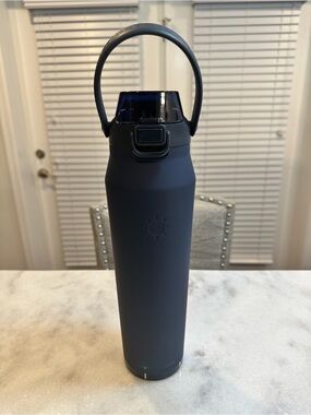 Frostbuddy Sleek Navy-Blue Chug & Flip Straw 32oz Tumbler - NWOT